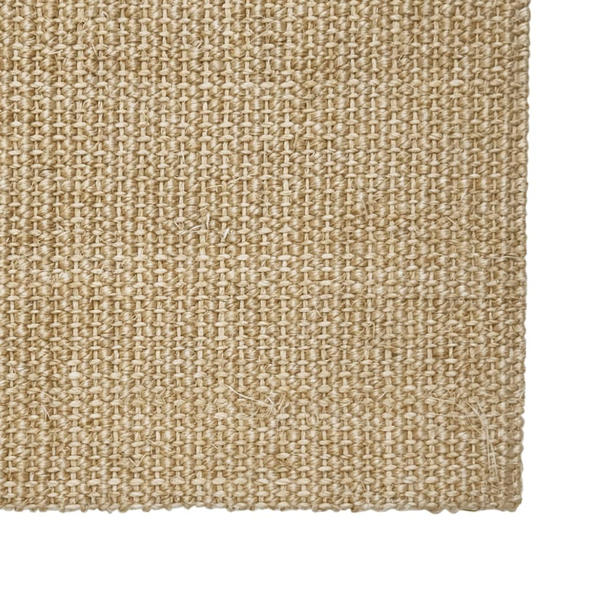Nahaufnahme einer gewebten beigen Jute- oder Sisalmatte mit sichtbarer rauer Textur.