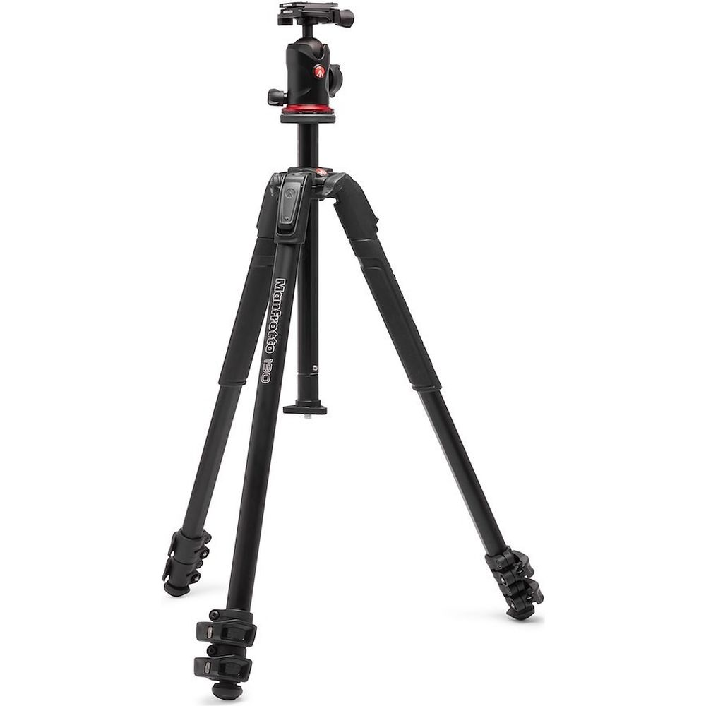 Un treppiede nero Manfrotto con tre gambe e una testa a sfera su sfondo bianco.