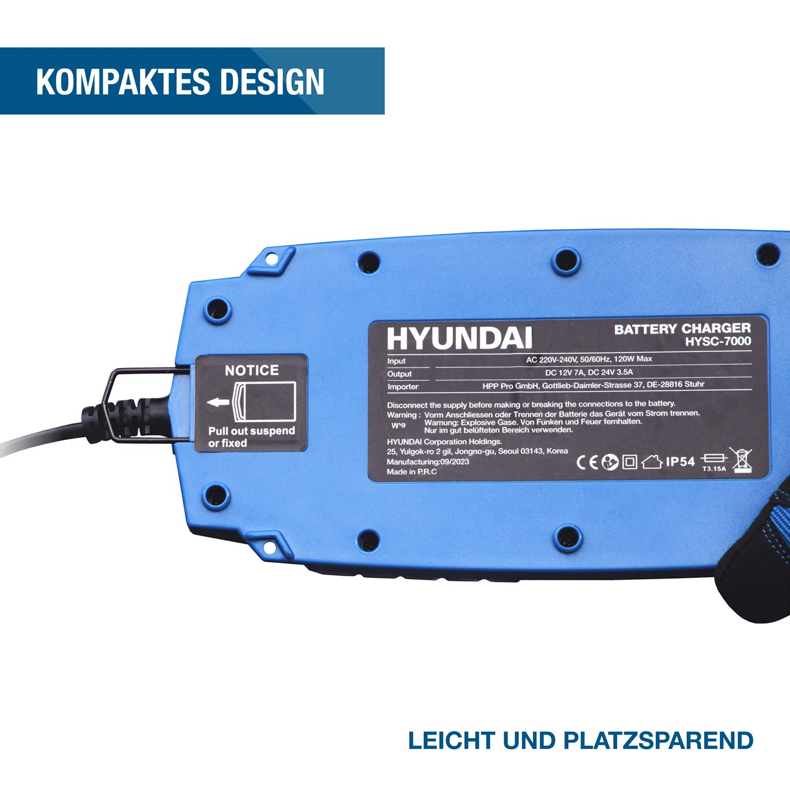 Blaue Hyundai HYSC-7000 Autobatterie-Ladegerät Rückseite mit Produktdetails und einem Aufhängehaken.