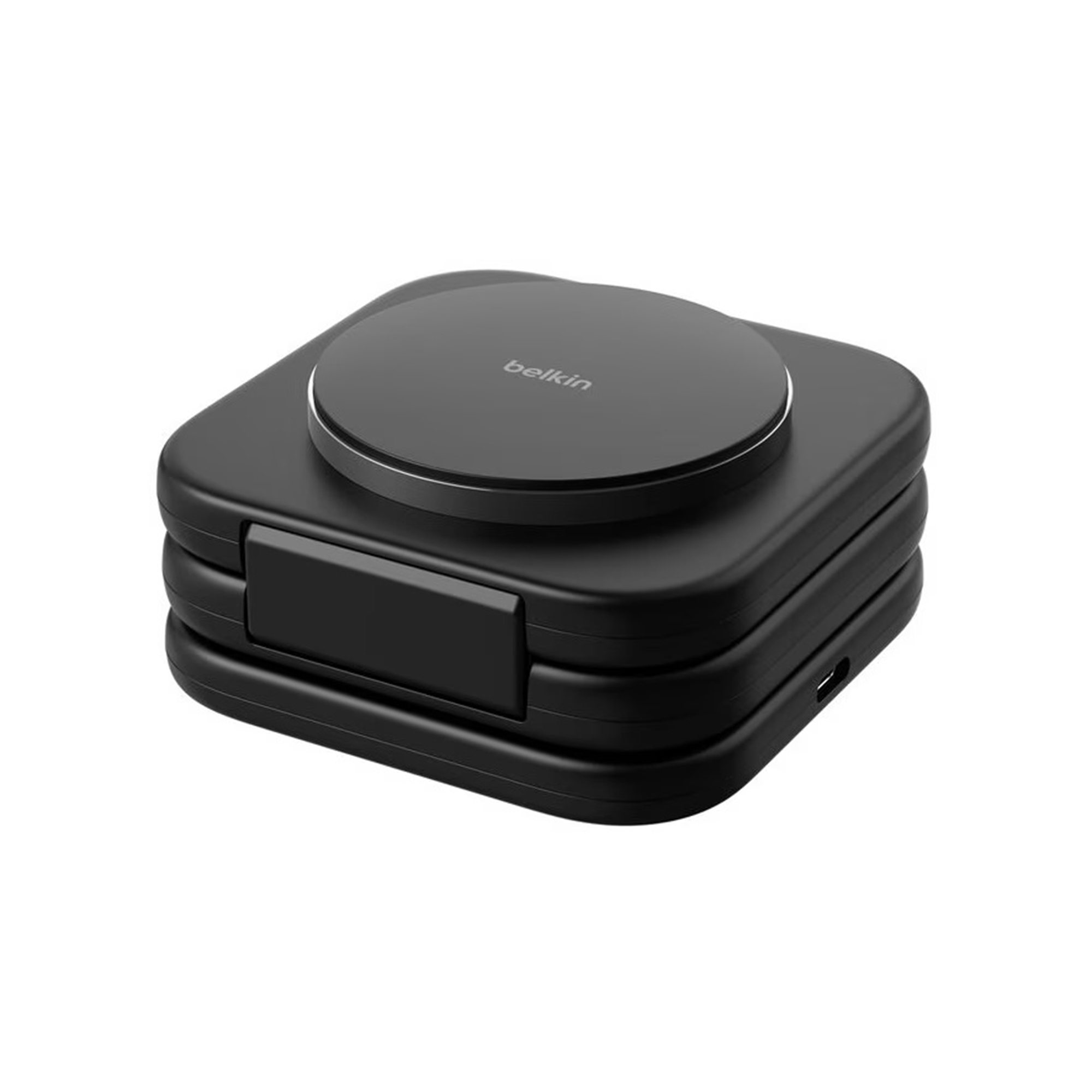 Een compacte zwarte Belkin oplaadstandaard in een vierkant ontwerp met ronde pad op witte achtergrond.