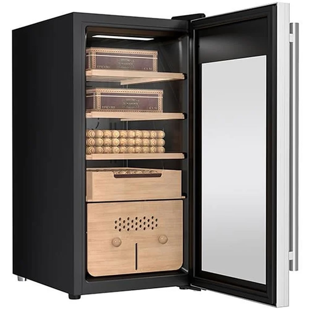 Cam kapılı, ahşap raflı ve içinde puro kutuları olan siyah bir humidor.
