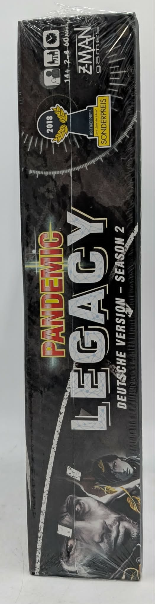 Seitenansicht der schrumpffolierten Brettspielverpackung Pandemic Legacy Season 2 in deutscher Version.