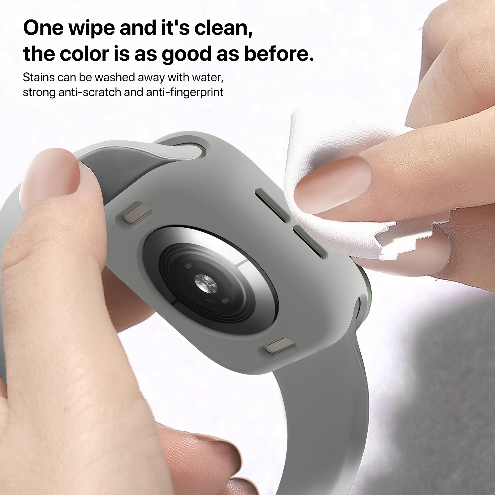 Una mano pulisce una custodia grigia per smartwatch con un panno bianco, testo sullo sfondo.
