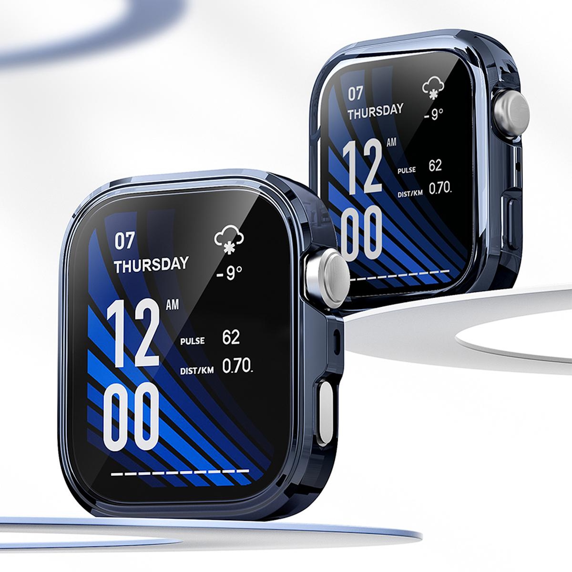 Zwei blaue Smartwatches mit schwarzen Digitaldisplays auf weißem Hintergrund.