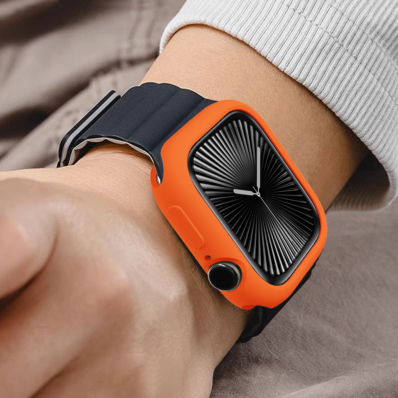 Eine Smartwatch mit einem leuchtend orangen Gehäuse und schwarzem Armband am Handgelenk.