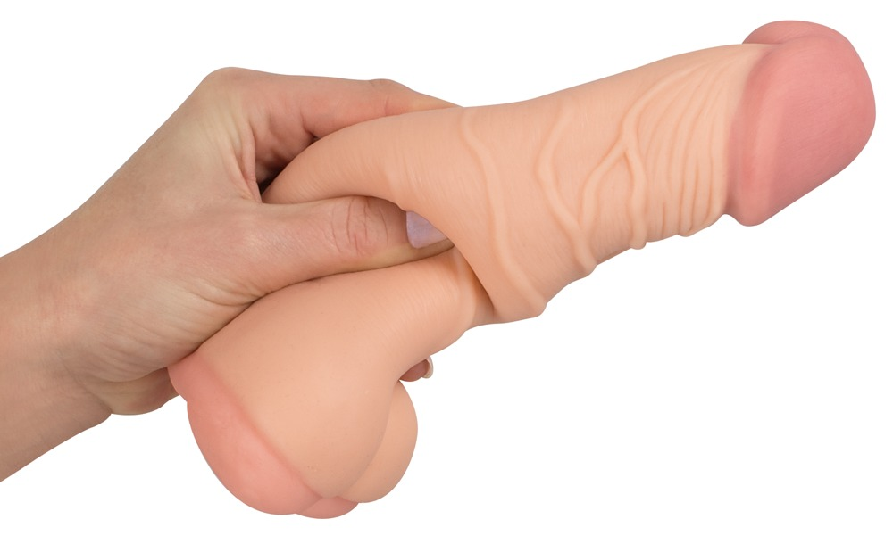 Eine Hand hält ein rosafarbenes, lebensechtes Silikonspielzeug mit Adern.