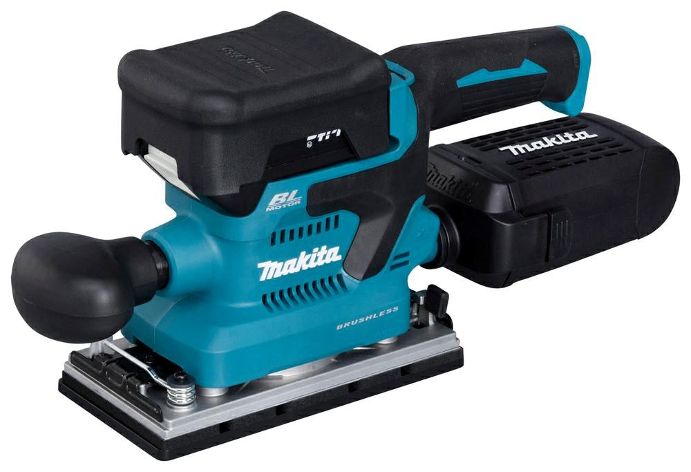 Akku-Schwingschleifer von Makita in Türkis und Schwarz mit einem Staubbeutel.