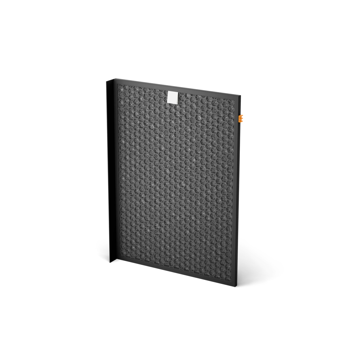 Un filtro de aire rectangular negro con una malla gris en panal y una pestaña blanca sobre fondo negro.