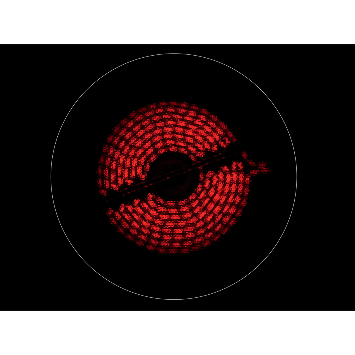 Un elemento calefactor de placa circular de color rojo brillante en una estufa negra.