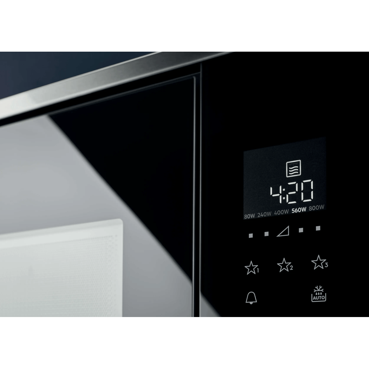 Moderno forno a microonde nero con display digitale e pannello tattile.