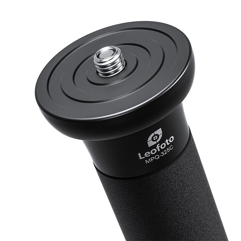 Schwarze Leofoto MPQ-325C Stativplattform mit silberner Schraube.