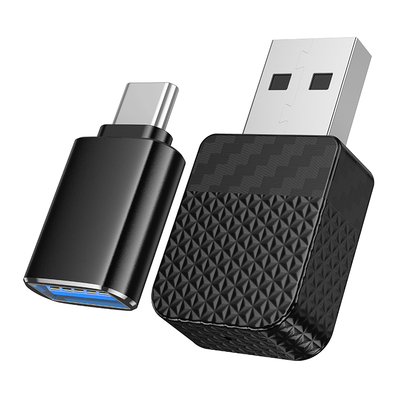 Dos adaptadores USB negros sobre fondo blanco, uno con USB-C y el otro con USB-A.