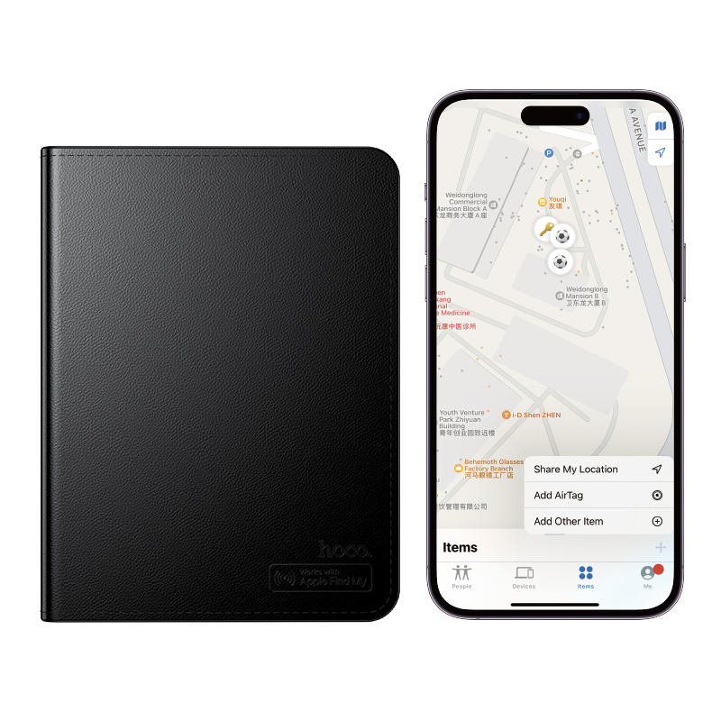 Un estuche de cuero negro junto a un teléfono inteligente que muestra una aplicación de mapas con funciones de ubicación.