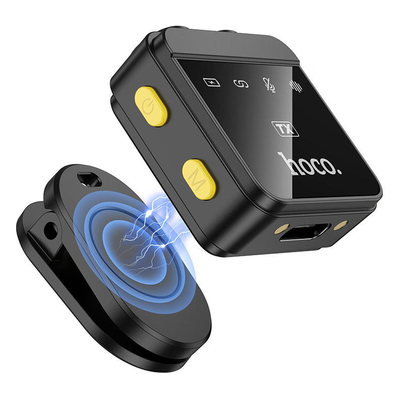 Un transmisor inalambrico Hoco negro con botones amarillos y clip magnetico unido con ondas.