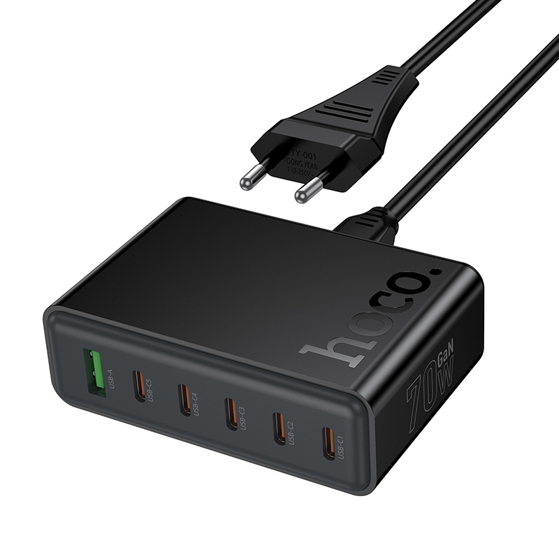 Cargador GaN negro de 70W con un puerto USB-A y cinco puertos USB-C, con enchufe europeo.