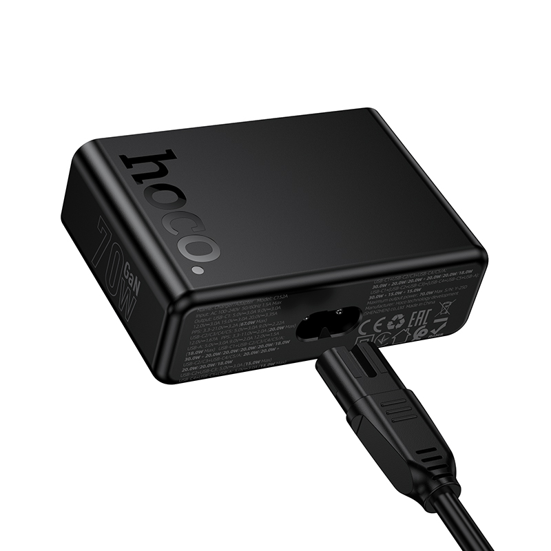 Cargador negro Hoco GaN 70W con cable de alimentación enchufado sobre fondo blanco.