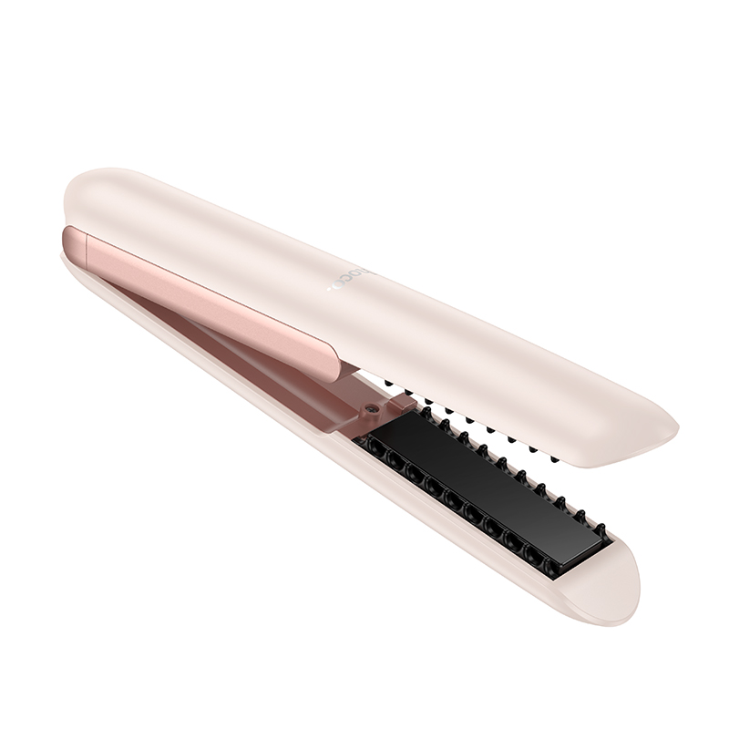 Una plancha de pelo portátil de oro rosa con dientes de peine negros sobre un fondo blanco.