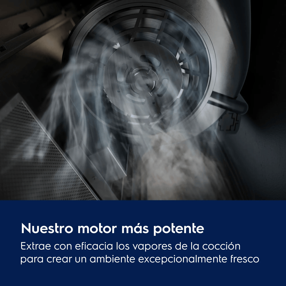Potente motor de campana extractora con vapor y texto azul.