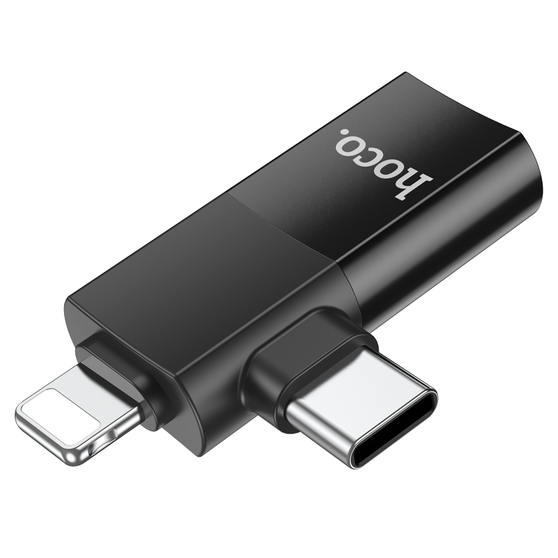 Un adaptador multiconector negro de la marca Hoco con conectores USB-C y Lightning sobre fondo blanco.