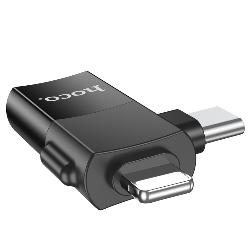 Un adaptador negro de USB-C a Lightning con el logotipo de hoco sobre fondo blanco.