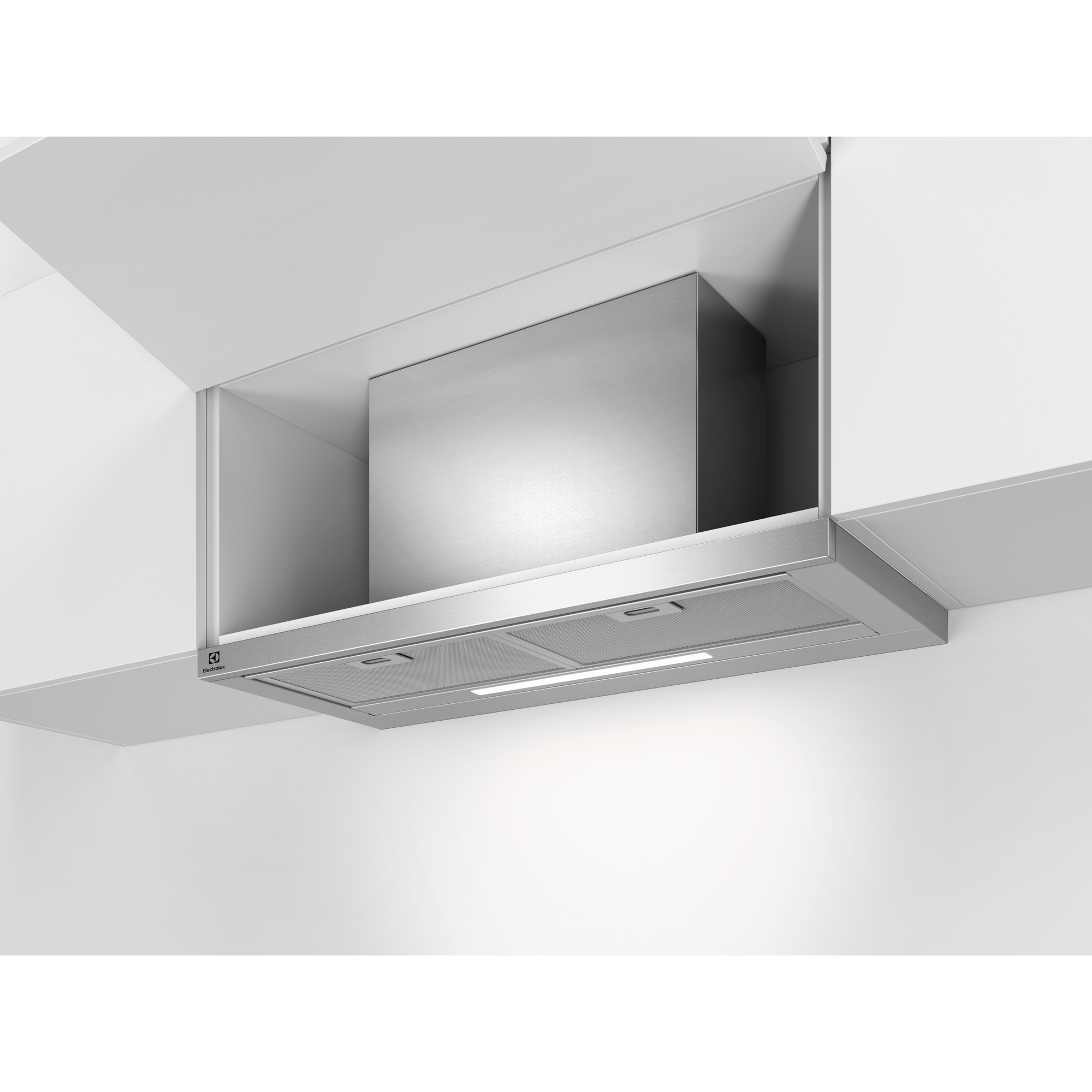 Una campana extractora de acero inoxidable integrada en modernos armarios de cocina blancos con iluminación.