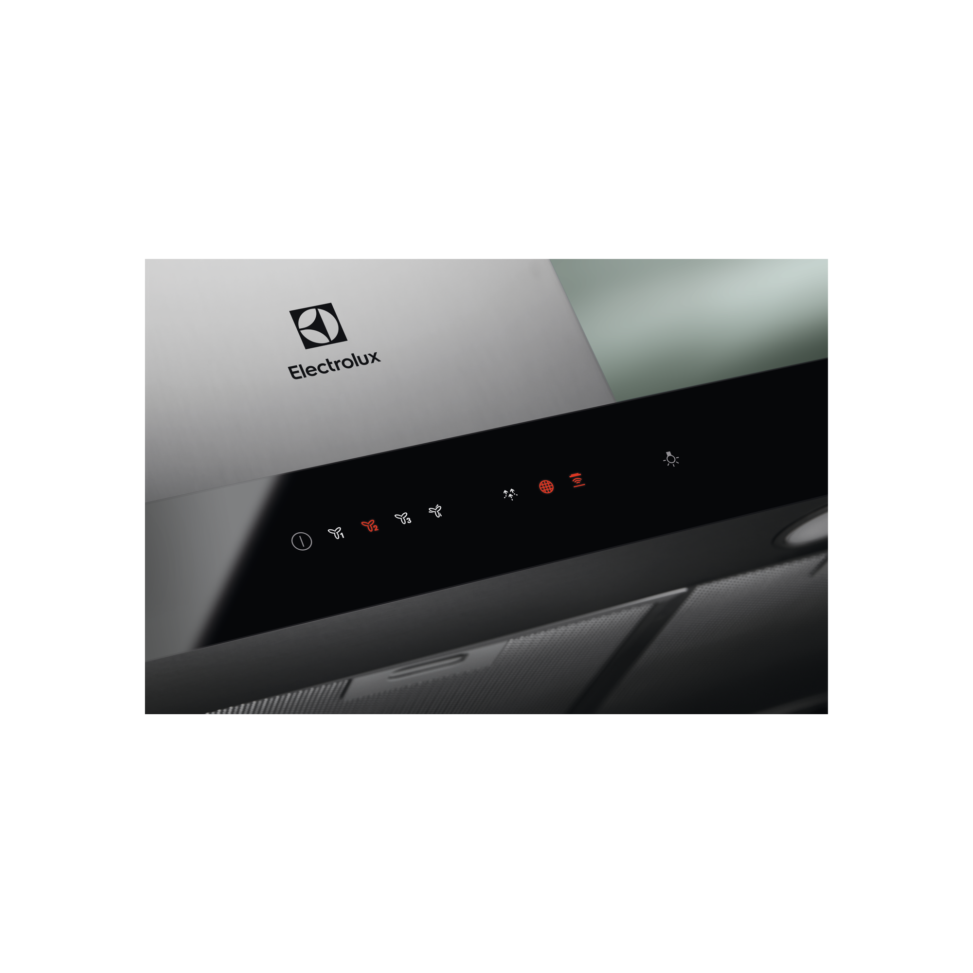 Campana extractora Electrolux con panel de control negro, iconos iluminados en rojo y cuerpo de acero inoxidable.