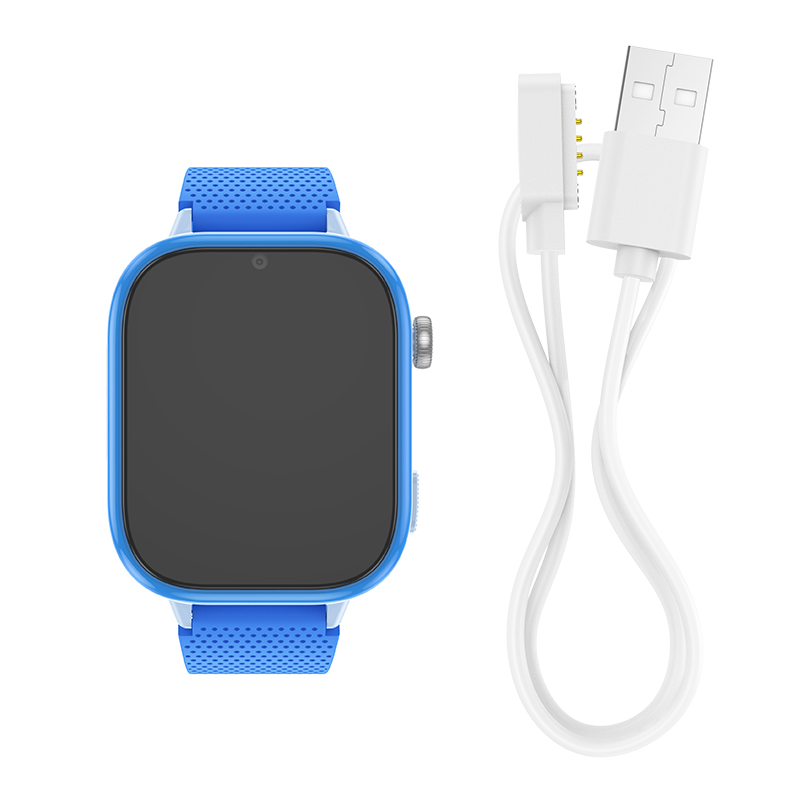 Reloj inteligente azul con un cable de carga blanco y conector USB sobre fondo blanco.