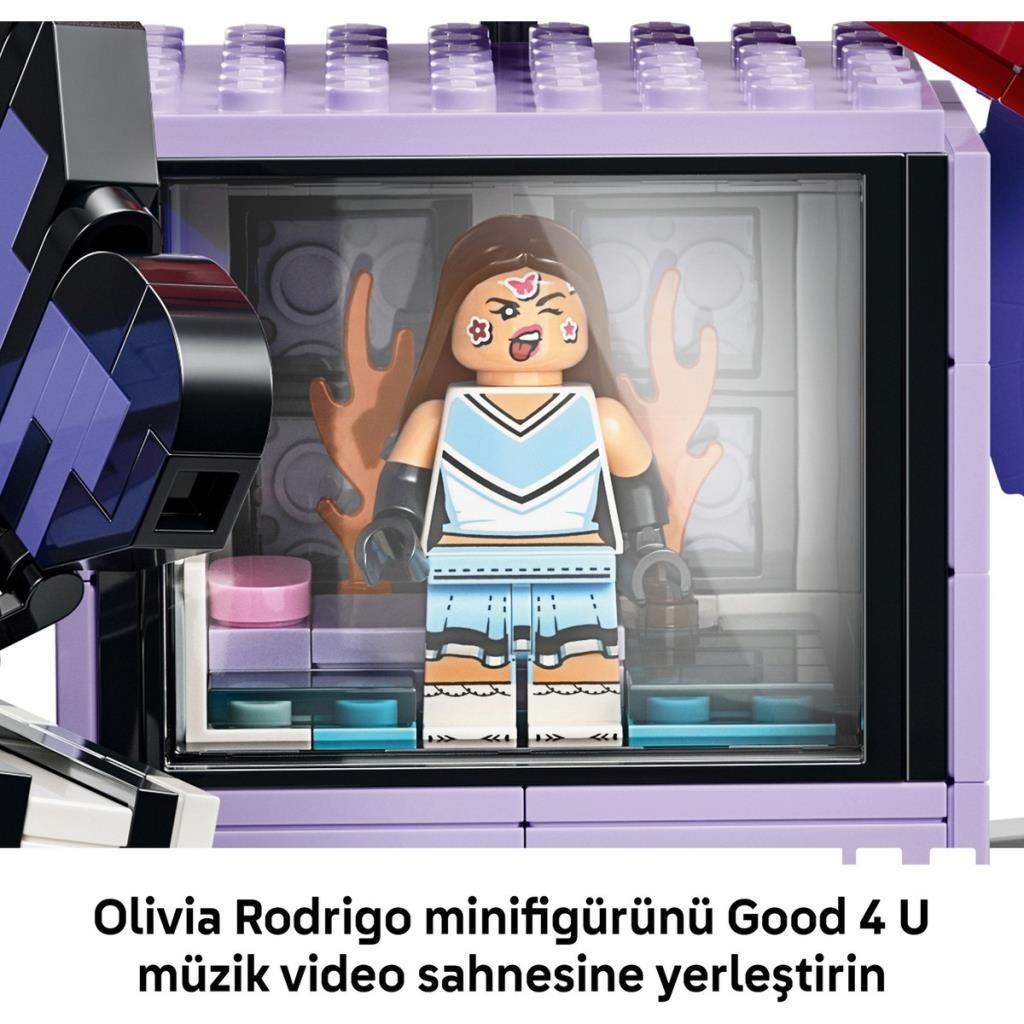 Mor bir kutu içinde Good 4 U müzik videosu sahnesine sahip Olivia Rodrigo Lego figürü.