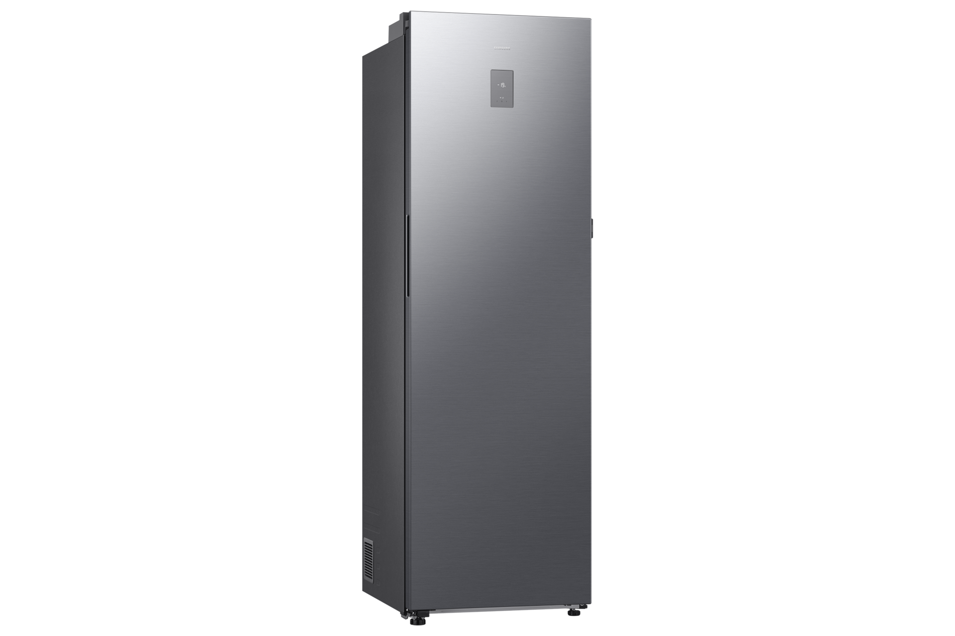 Ein schlanker, silberner Samsung-Kühlschrank mit digitalem Display auf schwarzem Hintergrund.