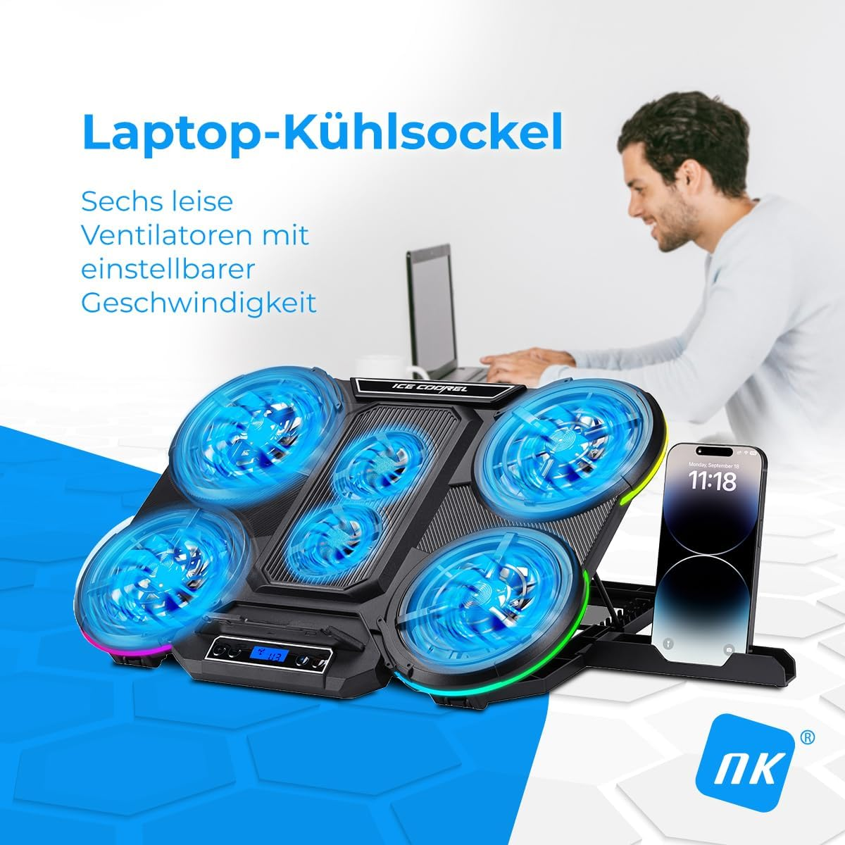 Ein schwarzer Laptop-Kühlsockel mit sechs blau leuchtenden Ventilatoren und einem Smartphone.