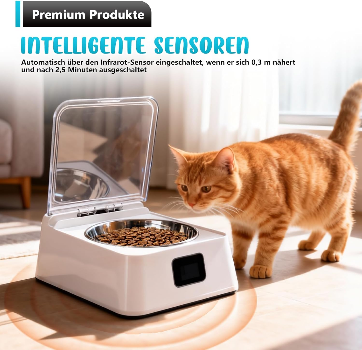 Eine orange Katze nähert sich einem automatischen Futternapf mit Infrarotsensor und Trockenfutter.