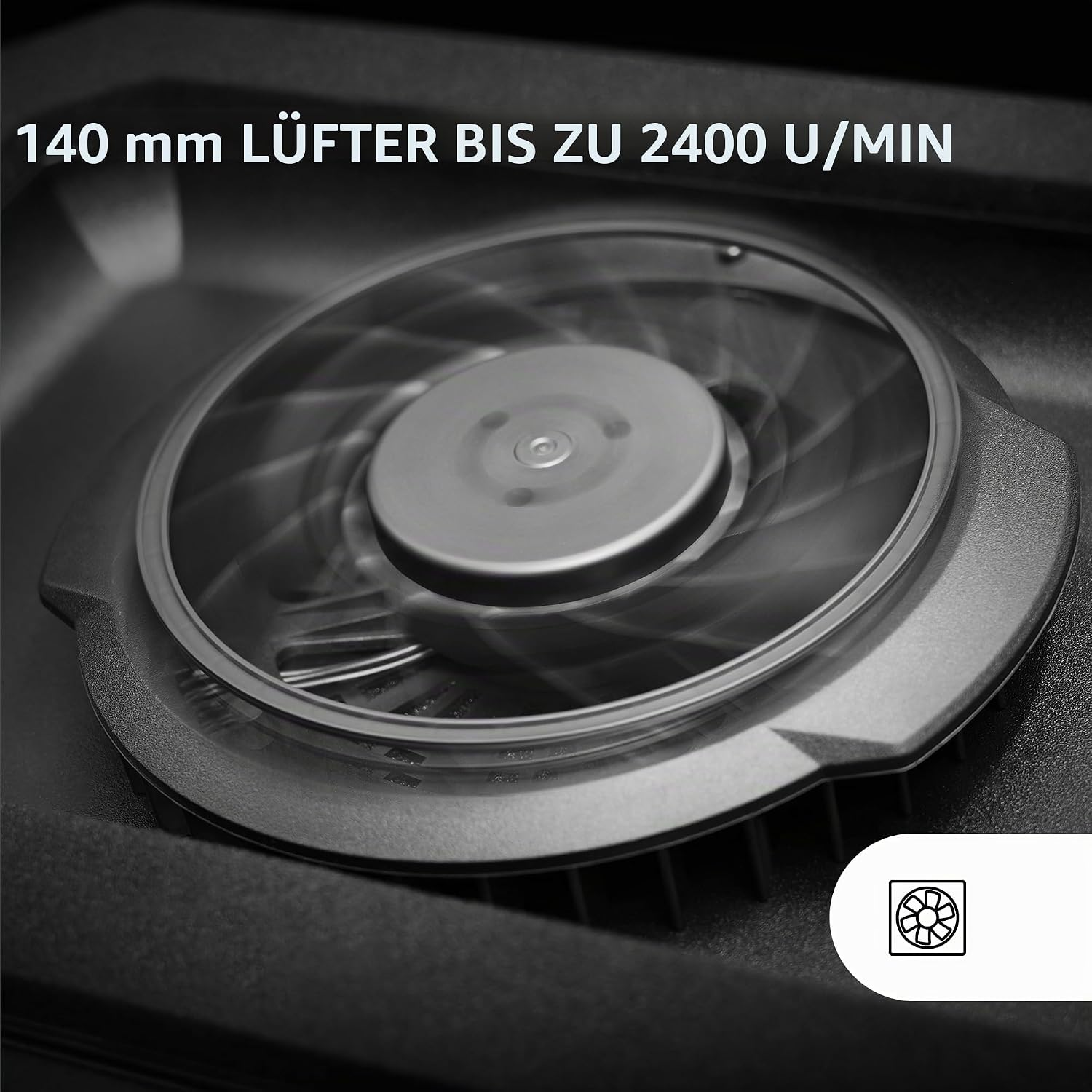 Ein 140-mm-Lüfter mit bis zu 2400 U/min ist in ein Gehäuse integriert, die Rotorblätter bewegen sich.