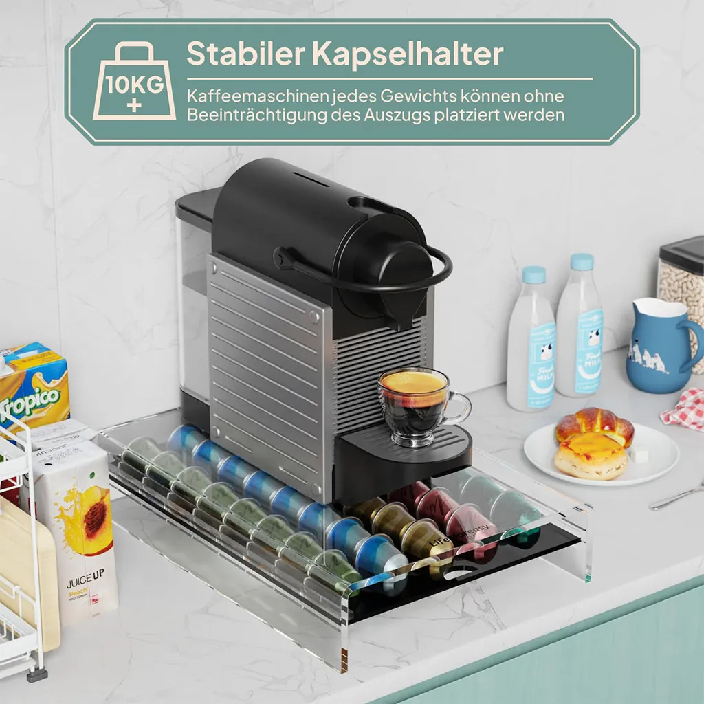 Schwarze Kaffeemaschine auf einem Acryl-Kapselhalter, umgeben von Lebensmitteln.