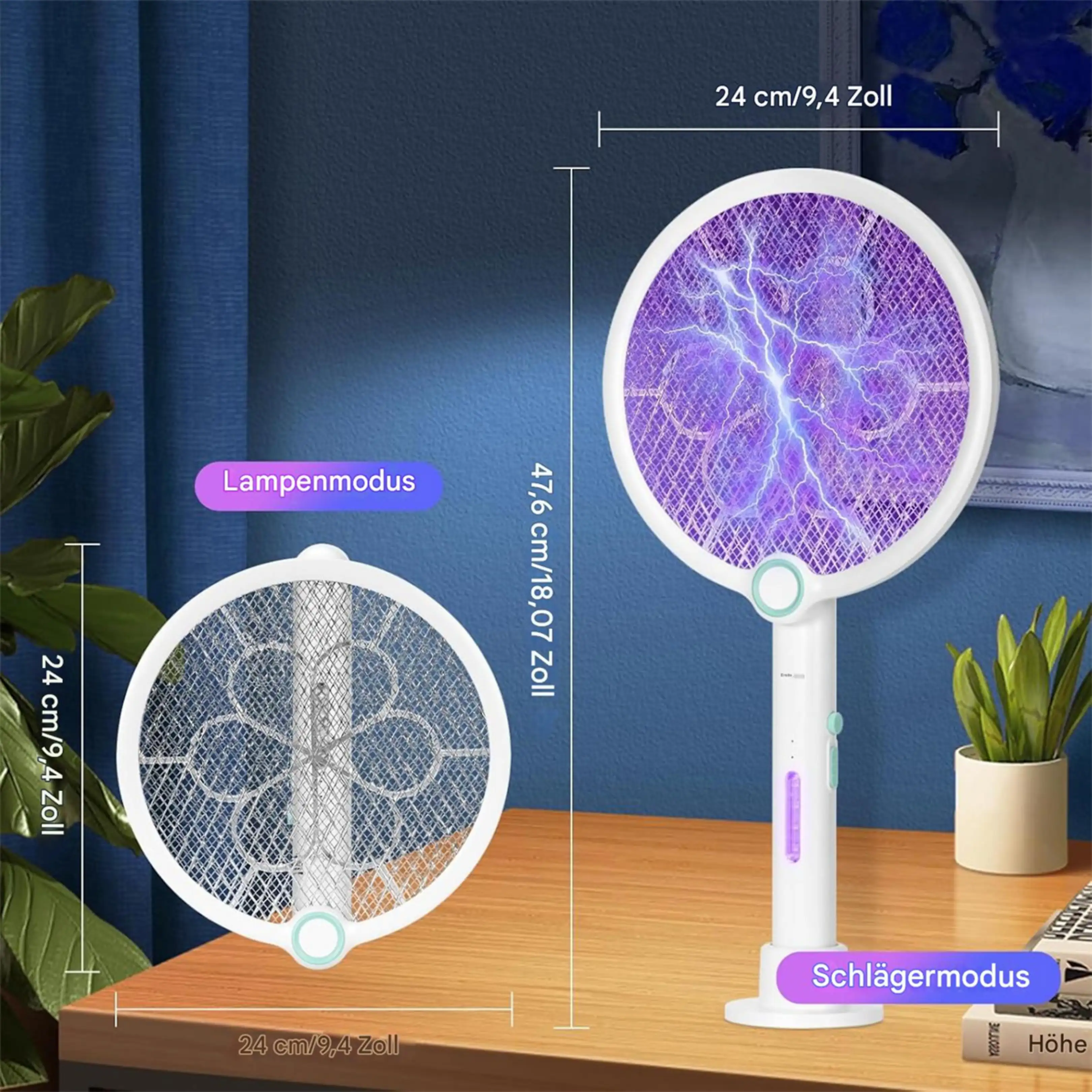 Eine elektrische Fliegenklatsche mit lila UV-Licht und Maßen auf einem Holztisch.
