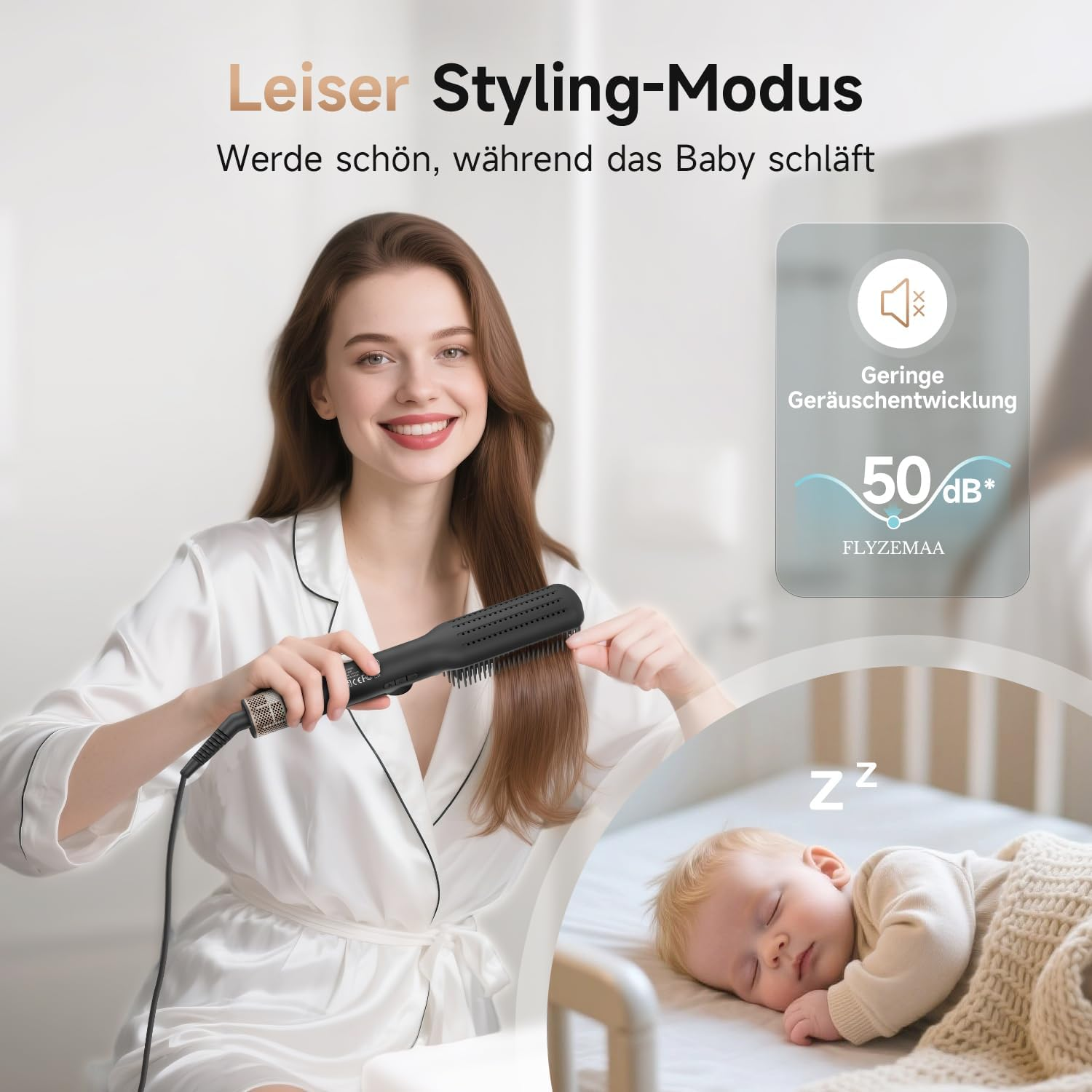 Eine Frau in weißer Robe nutzt eine leise Haarbürste, während im Hintergrund ein Baby schläft.