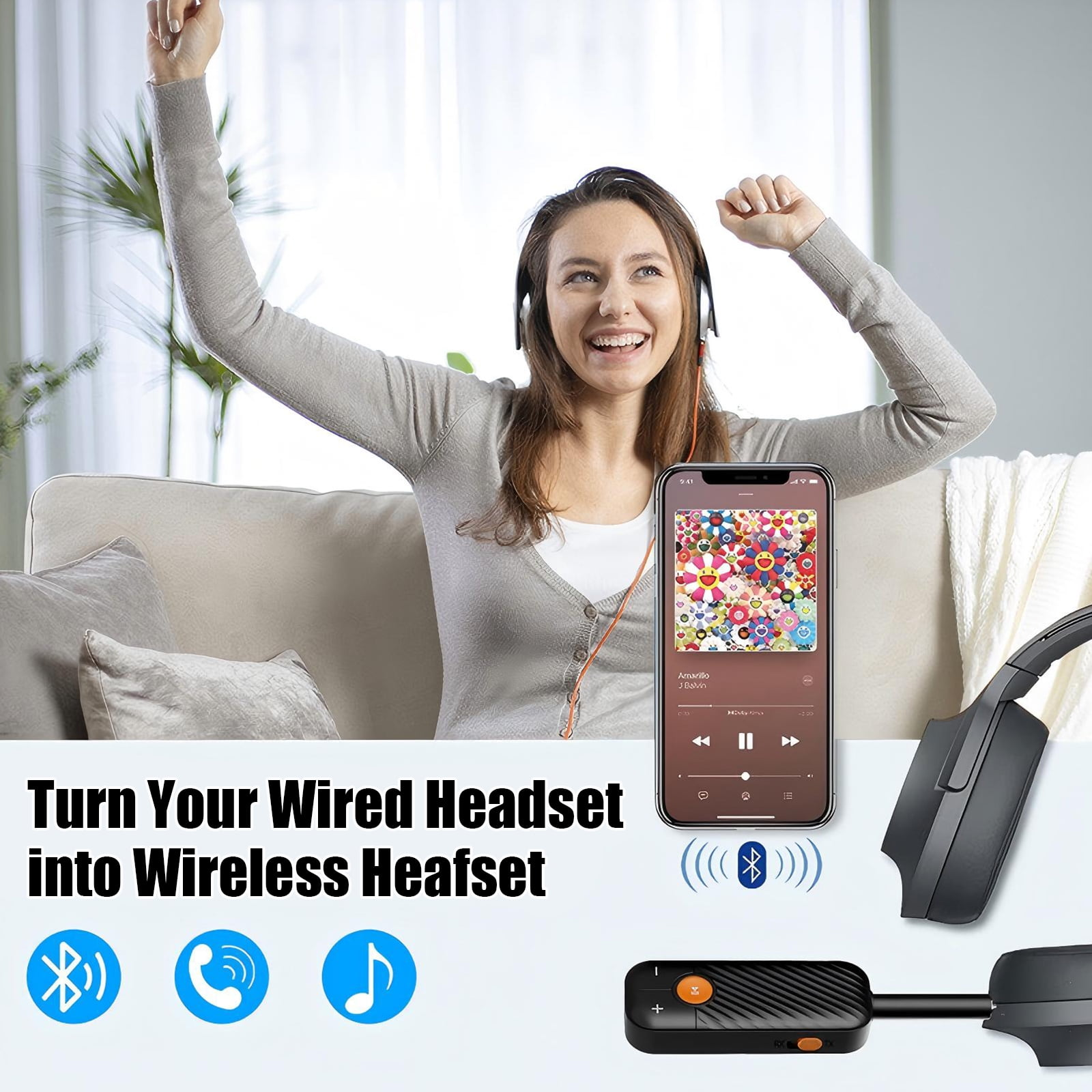 Eine Frau hört Musik mit Kopfhörern und freut sich auf dem Sofa, mit Smartphone und Adapter im Vordergrund.