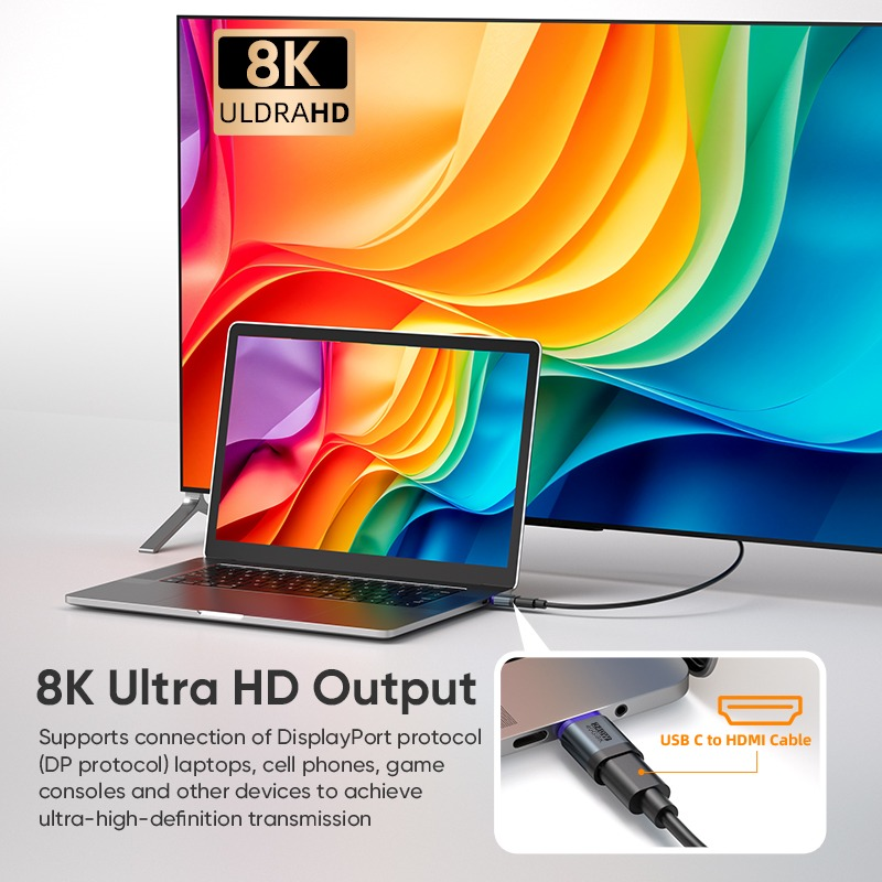 Ein USB-C-zu-HDMI-Kabel verbindet ein Notebook mit einem 8K-Fernseher für Ultra-HD-Übertragung.