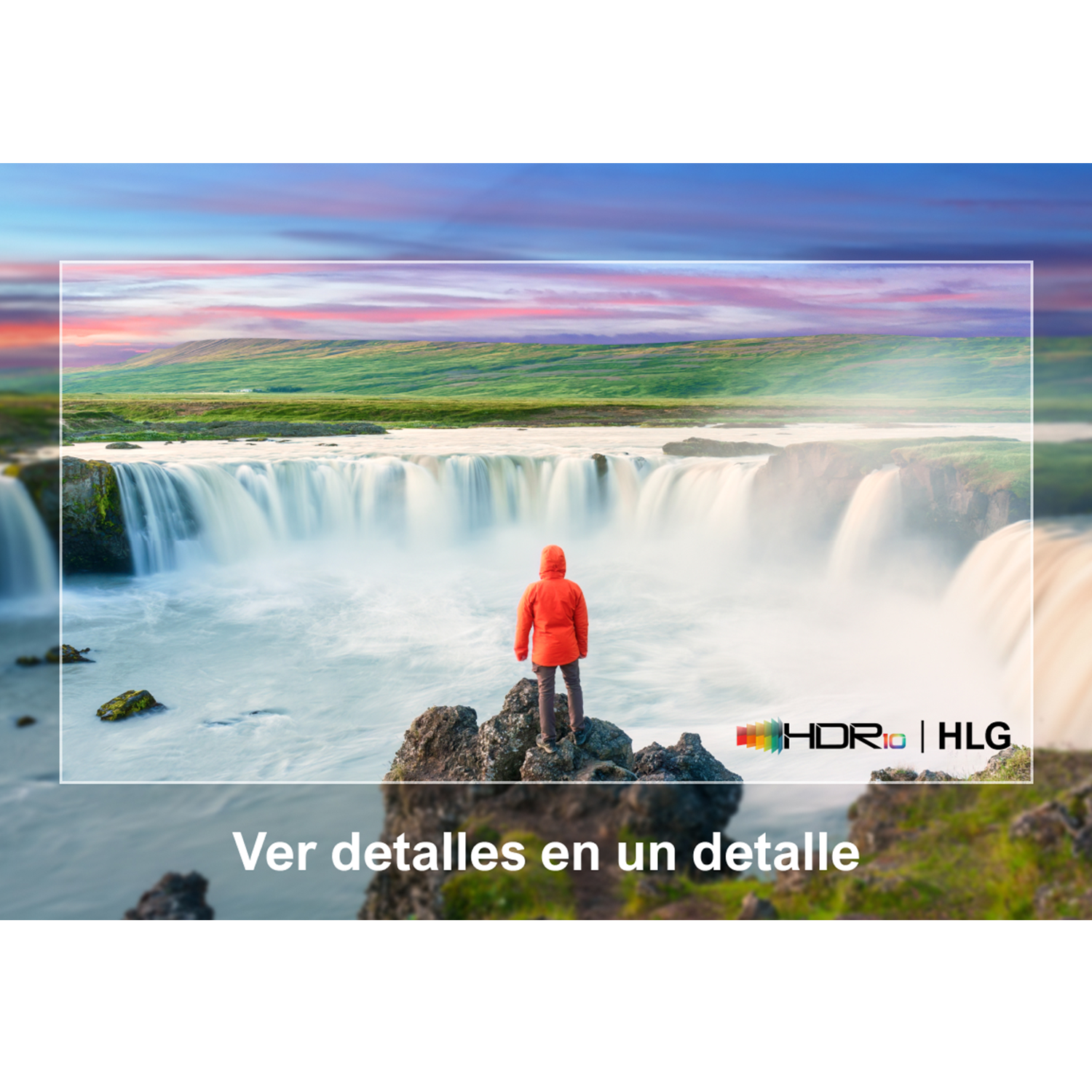 Una persona con chaqueta naranja está en una roca observando una amplia cascada.