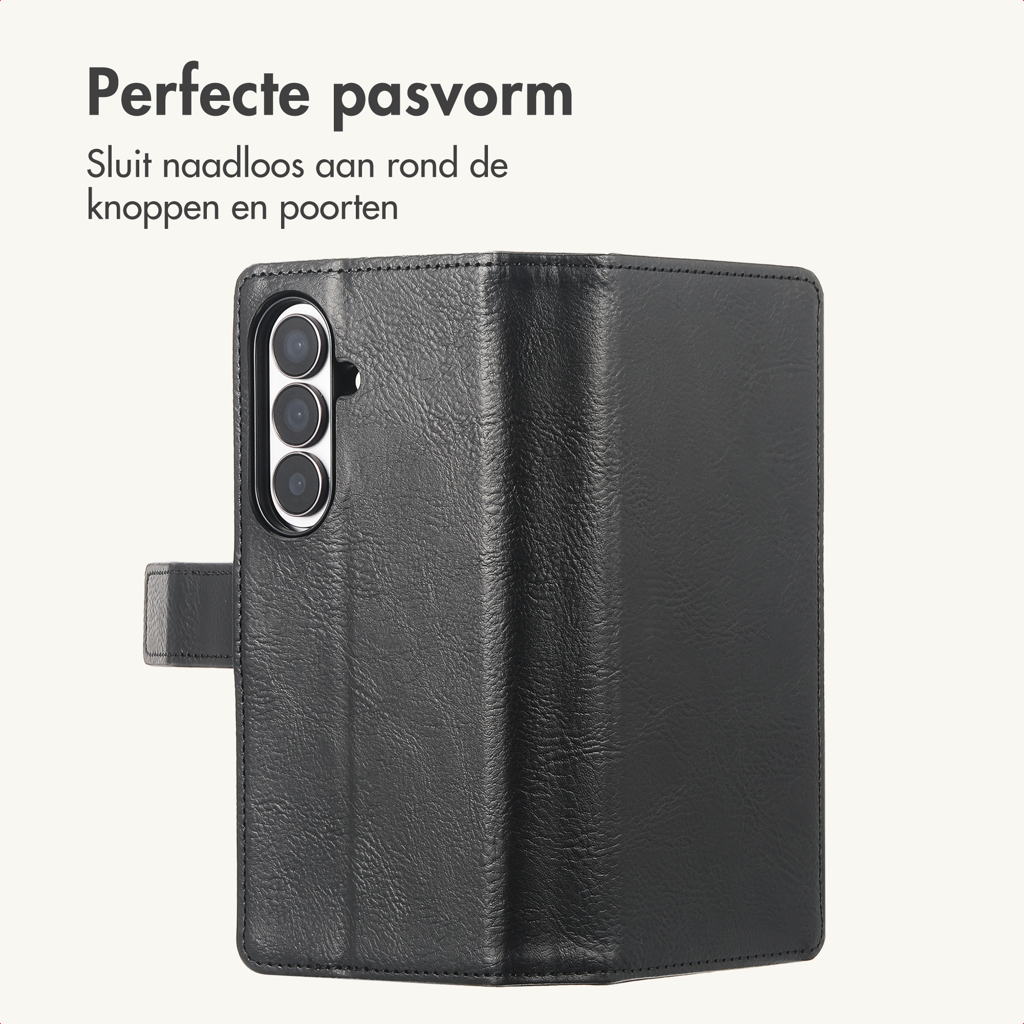 Een gesloten zwart leren smartphonehoesje met zichtbare camera-uitsparingen op de achterkant.