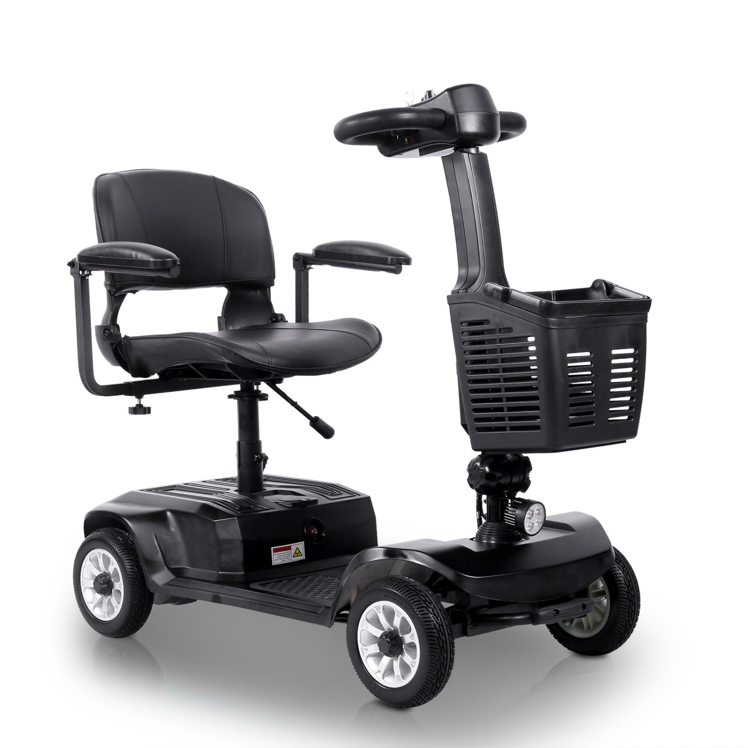 Un scooter de movilidad negro de cuatro ruedas con asiento acolchado, manillar y cesta delantera sobre fondo blanco.