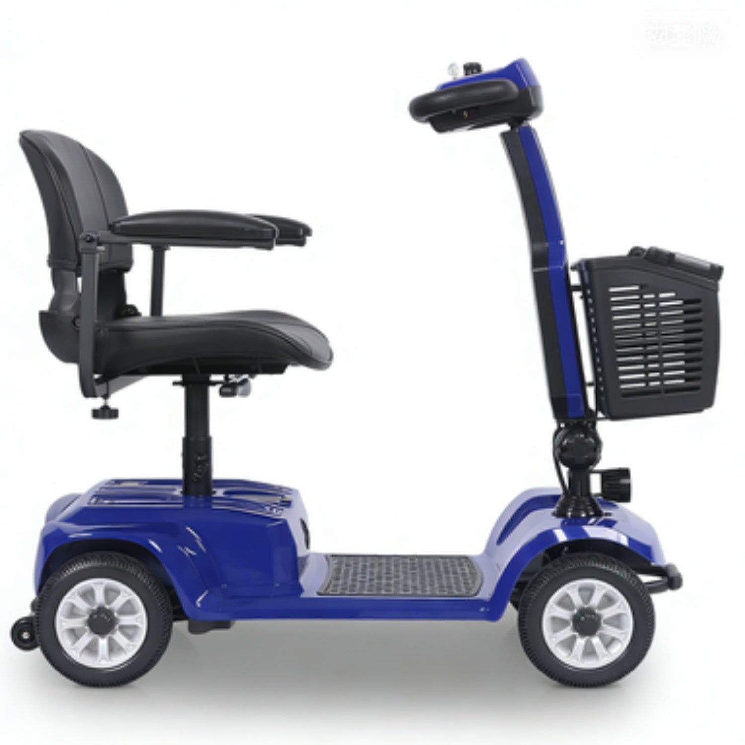 Un scooter de movilidad azul de cuatro ruedas con asiento negro y cesta delantera.