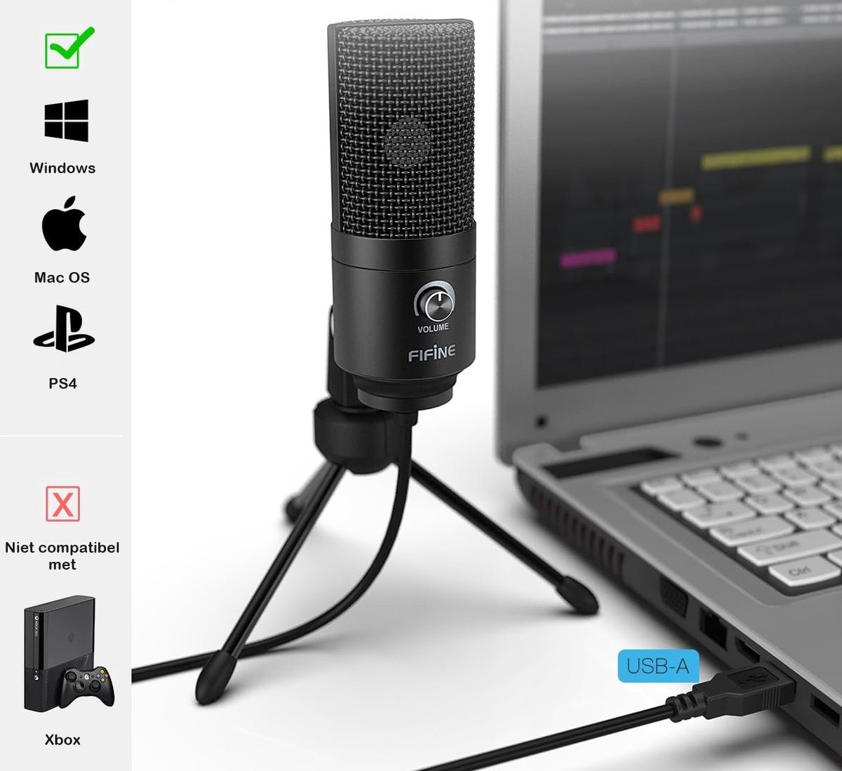 Een zwarte FIFINE USB-microfoon op een klein statief naast een laptop.