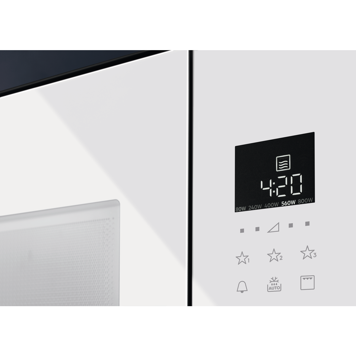 Primer plano de un panel de control de horno blanco con una pantalla digital que muestra 4:20 e iconos táctiles.
