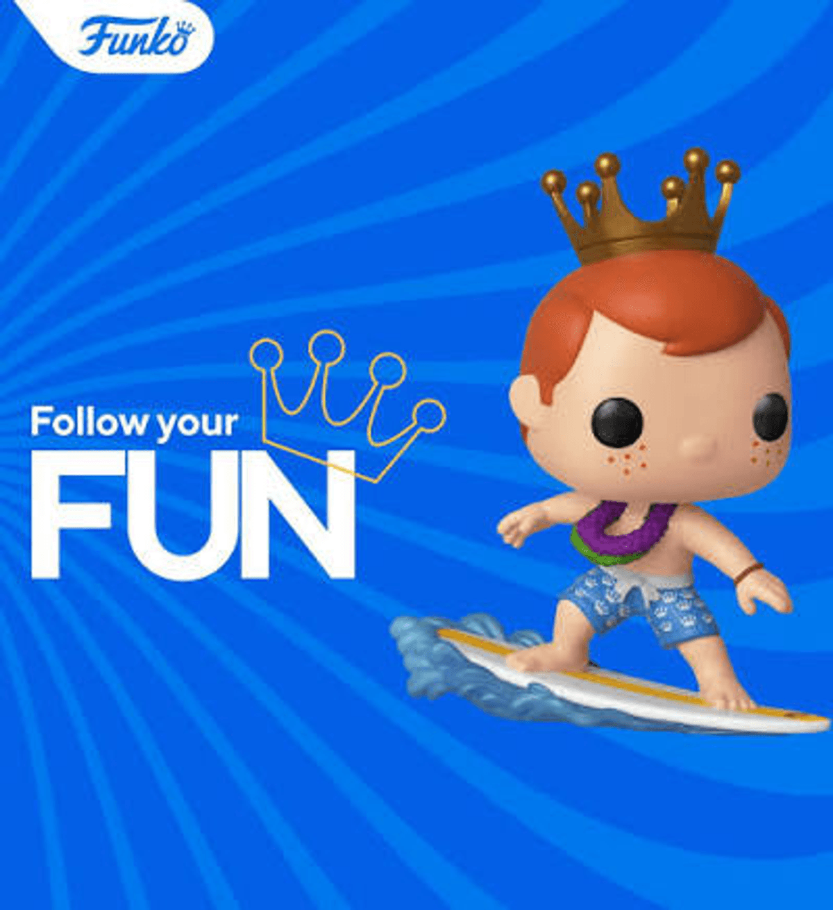 Un Funko Pop con corona d'oro surfa su un'onda su sfondo blu con la scritta Follow your FUN.