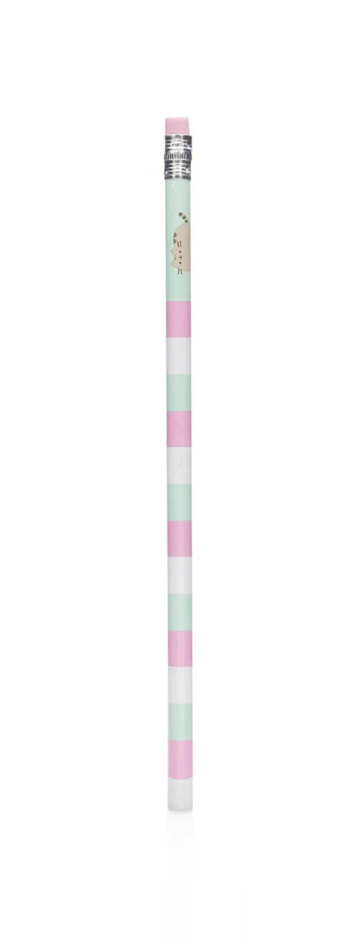 Ein pastellgestreifter Bleistift mit rosa, grünen und weißen Streifen und einem rosa Radiergummi.