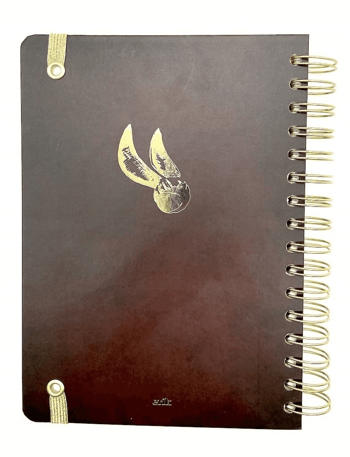 Ein braunes Notizbuch mit Spirale, goldenem Emblem in der Mitte und goldenen Gummibändern oben und unten.