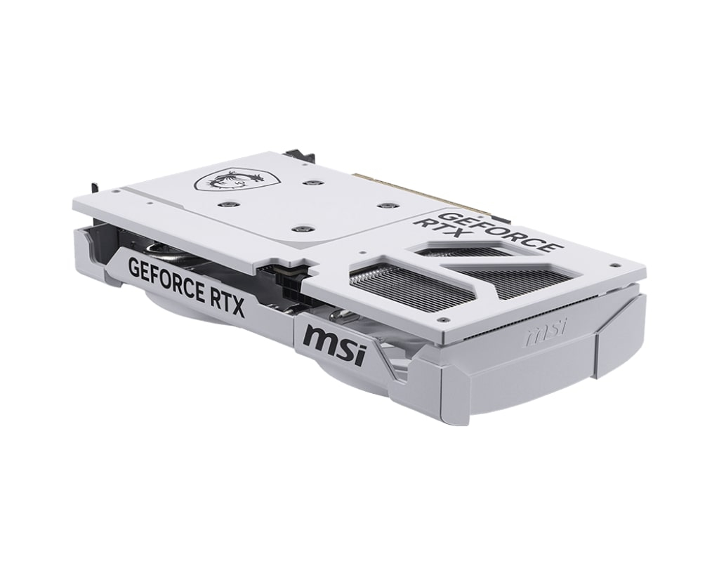 Beyaz arka planda çift fanlı, siyah markalı ve şık tasarımlı beyaz bir MSI GeForce RTX ekran kartı.