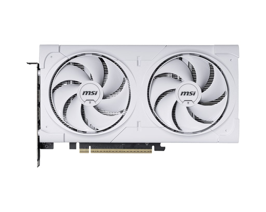 Beyaz arkaplanda iki büyük fana ve görünür PCIe konektörüne sahip beyaz renkli bir MSI ekran kartı.