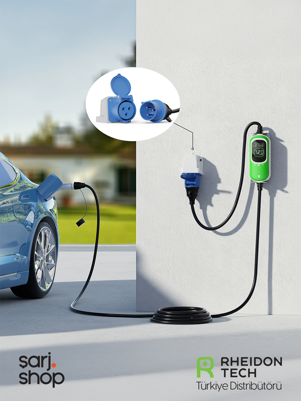 Mavi bir elektrikli araç, prizi olan duvara monte bir istasyonda şarj oluyor.