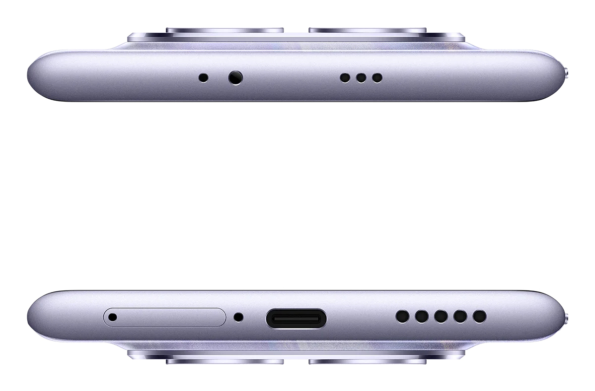 Lati superiore e inferiore di uno smartphone grigio argento con porte, microfoni e altoparlanti.